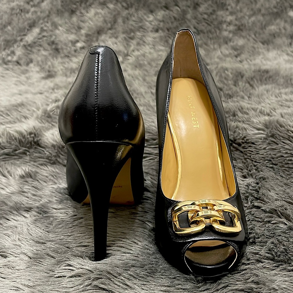 Nine West Black and Gold 4.5 inch pumps